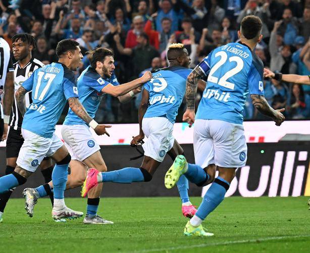 康宁汉姆29+10+8率队大胜，个人高效砍下准三双（康宁汉姆29分10板8助高效发威，领衔大胜收获准三双）