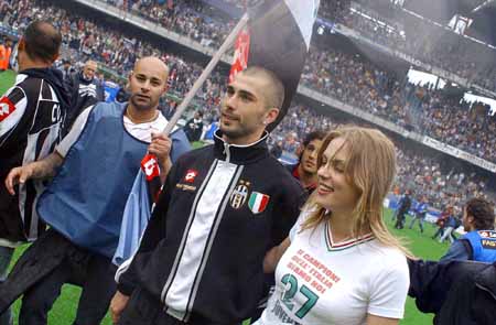 德媒：莱比锡35岁老将坎普尔将退役，本赛季仅出场3分钟（德媒：莱比锡35岁老将坎普尔将挂靴，本季仅有3分钟出场）