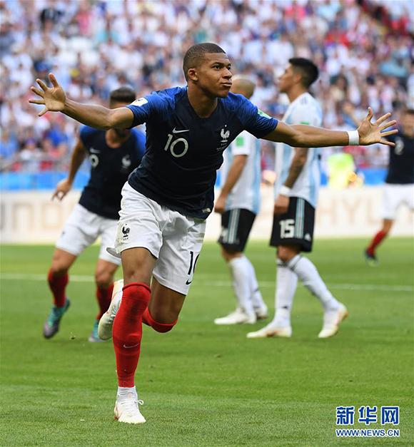 齐沃：两次被动换人影响了比赛，我们在体能下降后无法调整（齐沃：两次被动换人改变战局，体能下滑后我们未能及时应对）