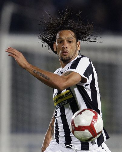 1996年，55岁的贝利还在踢足球（1996年，55岁的贝利依旧征战绿茵场）