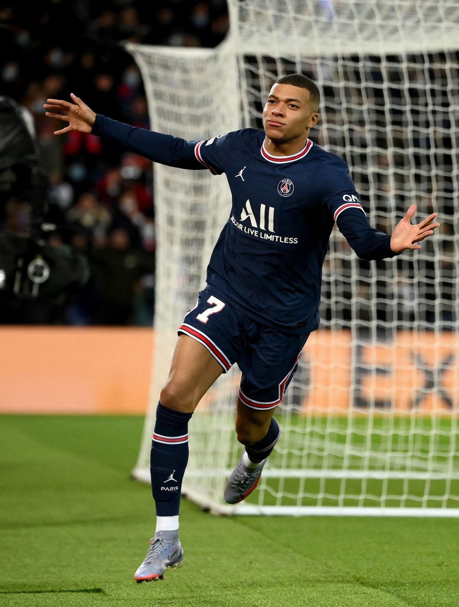 海港客战英博：5外援PK4外援，吾米提江先发，李新翔替补（海港客场挑战英博：五外援对四外援，吾米提江首发，李新翔替补）