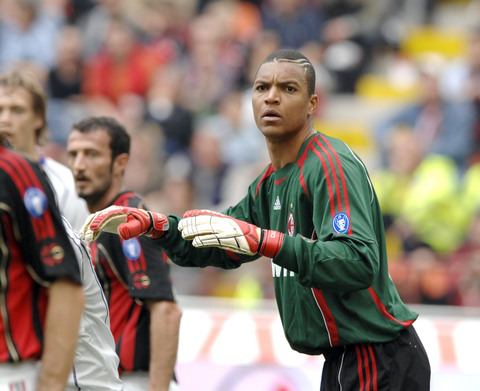 孔蒂：祝贺球员们，必须对他们说谢谢、谢谢、再谢谢（孔蒂：祝贺全队，向球员们连连致谢）