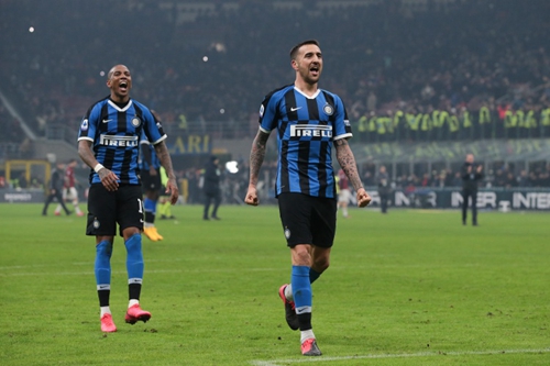 青训球员破门首秀入账（青训新星首秀斩获进球）