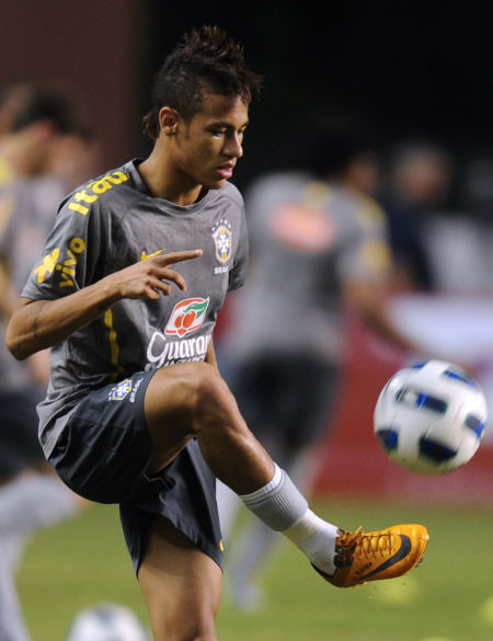 近15年谷歌每年搜索量最高球员：C罗10次断崖领先，梅西仅1次（过去15年谷歌年度最热球员榜：C罗10年遥遥领先，梅西仅一次登顶）