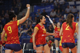 国米大胜升榜首！米兰中锋令人愁（国米大捷领跑联赛，米兰中锋令人担忧）