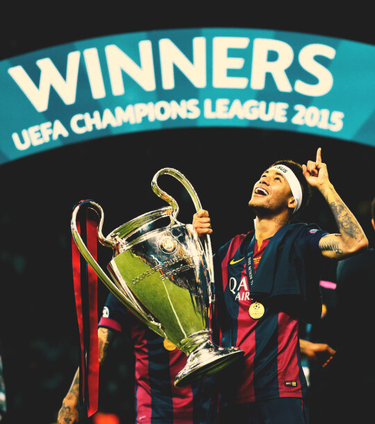 巴萨和皇马的兴趣？埃永：我很受宠若惊，现在我专注于莱万特（回应巴萨皇马关注，埃永：受宠若惊，但目前只专注莱万特）