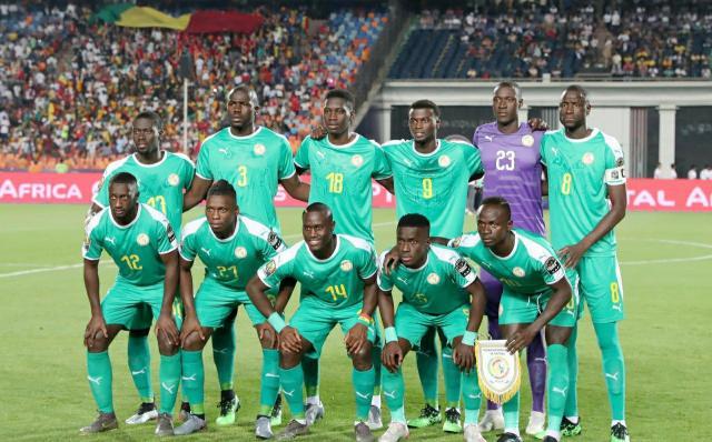 湖人詹姆斯关键三分锁定胜利（詹姆斯关键三分定胜局，湖人取胜）