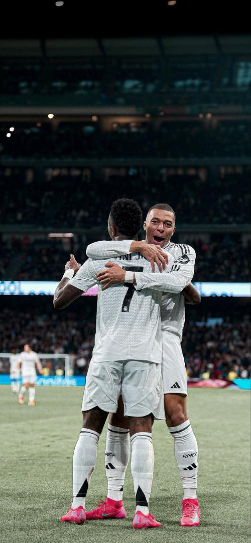 球队反超比分成功，逆转经典重演（球队完成反超，再度上演经典逆转）